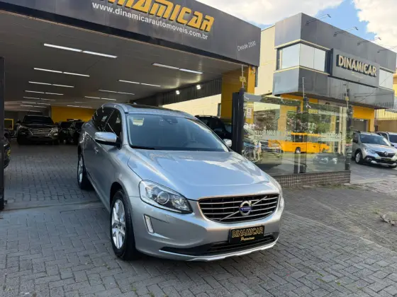 VOLVO XC60 2.0 T5 MOMENTUM GASOLINA 4P AUTOMÁTICO