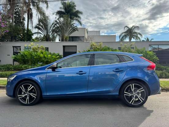 VOLVO-V40-2.0 T5 R-DESIGN GASOLINA 4P AUTOMÁTICO VOLVO-V40-2017
