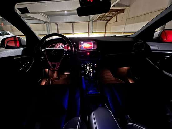 VOLVO-V40-2.0 T5 R-DESIGN GASOLINA 4P AUTOMÁTICO VOLVO-V40-2017