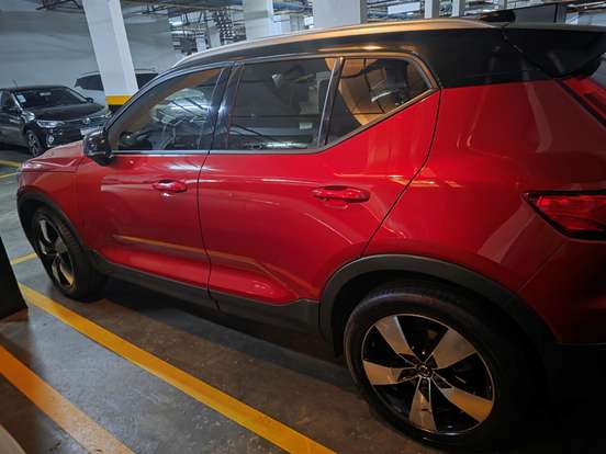 VOLVO-XC40-2018