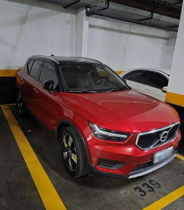 VOLVO-XC40-2018
