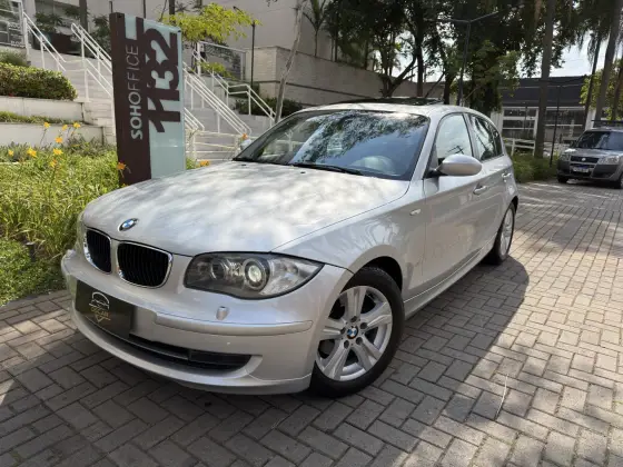 BMW 120i 2.0 TOP HATCH 16V GASOLINA 4P AUTOMÁTICO BMW 120i 2.0 TOP HATCH 16V GASOLINA 4P AUTOMÁTICO