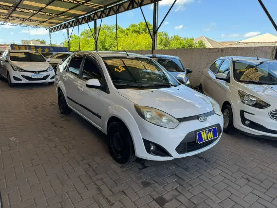 FORD FIESTA 1.6 ROCAM SE SEDAN 8V FLEX 4P MANUAL FORD FIESTA 1.6 ROCAM SE SEDAN 8V FLEX 4P MANUAL