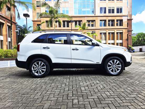KIA-SORENTO-3.5 V6 GASOLINA EX 7L 4WD AUTOMÁTICO KIA-SORENTO-2011