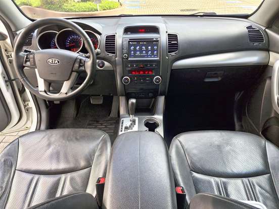 KIA-SORENTO-2011