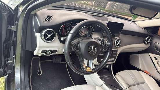 MERCEDES-BENZ-GLA 200-2019