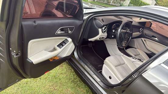 MERCEDES-BENZ-GLA 200-2019