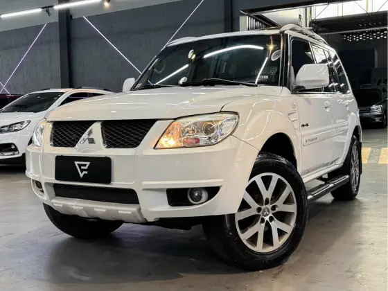 MITSUBISHI PAJERO TR4 2.0 4X4 16V 140CV FLEX 4P AUTOMÁTICO MITSUBISHI PAJERO TR4 2.0 4X4 16V 140CV FLEX 4P AUTOMÁTICO