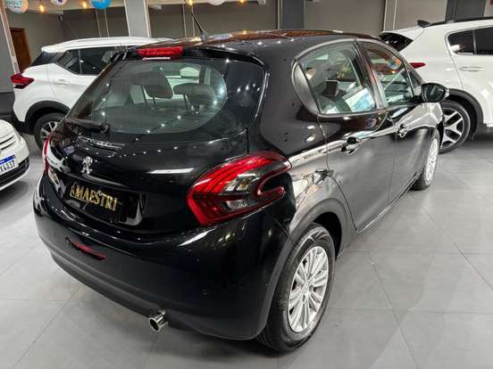 PEUGEOT-208-2017