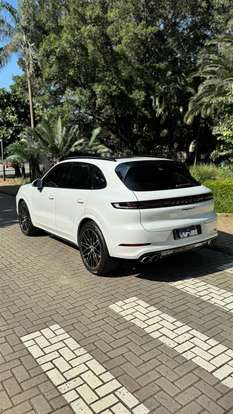 PORSCHE-CAYENNE-2023