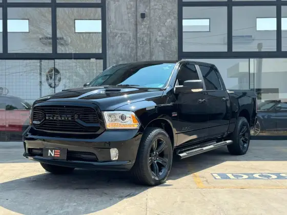 RAM CLASSIC 5.7 V8 GASOLINA LARAMIE NIGHT EDITION CD 4X4 AUTOMÁTICO RAM CLASSIC 5.7 V8 GASOLINA LARAMIE NIGHT EDITION CD 4X4 AUTOMÁTICO