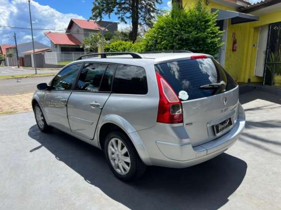 RENAULT-MEGANE-2011