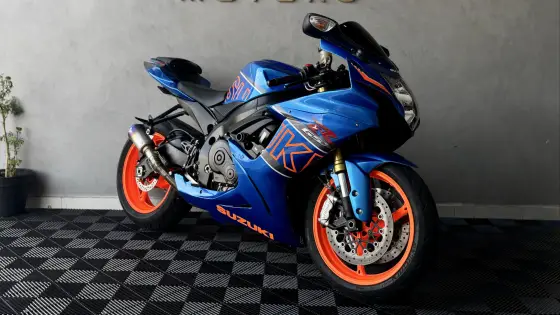 SUZUKI GSX-R750 