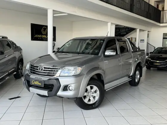 TOYOTA HILUX 2.7 SRV 4X2 CD 16V FLEX 4P AUTOMÁTICO TOYOTA HILUX 2.7 SRV 4X2 CD 16V FLEX 4P AUTOMÁTICO