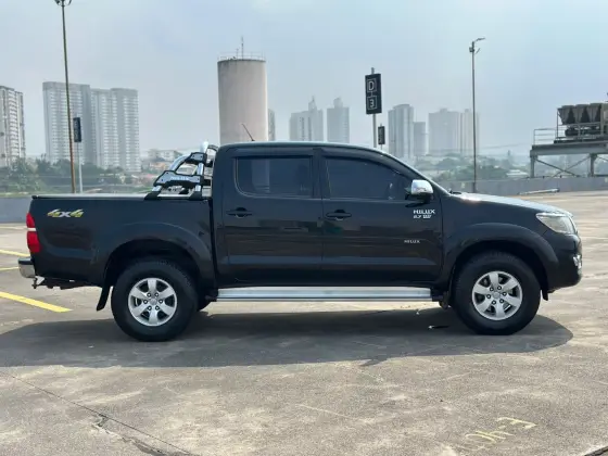 TOYOTA HILUX 2.7 SRV 4X4 CD 16V FLEX 4P AUTOMÁTICO TOYOTA HILUX 2.7 SRV 4X4 CD 16V FLEX 4P AUTOMÁTICO