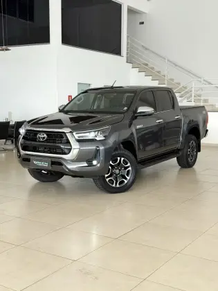 TOYOTA HILUX 2.8 D-4D TURBO DIESEL CD SRX 4X4 AUTOMÁTICO
