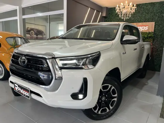TOYOTA HILUX 2.8 D-4D TURBO DIESEL CD SRX 4X4 AUTOMÁTICO TOYOTA HILUX 2.8 D-4D TURBO DIESEL CD SRX 4X4 AUTOMÁTICO
