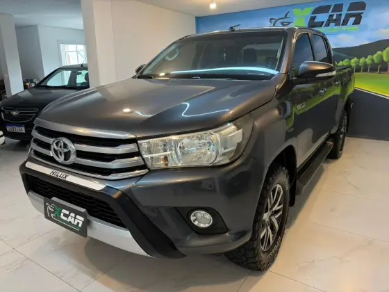 TOYOTA HILUX 2.8 SR 4X4 CD 16V DIESEL 4P AUTOMÁTICO TOYOTA HILUX 2.8 SR 4X4 CD 16V DIESEL 4P AUTOMÁTICO
