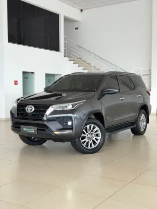 TOYOTA HILUX SW4 2.7 VVT-i FLEX SRV 7L 4X2 AUTOMÁTICO
