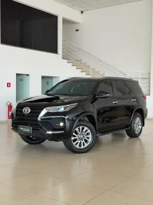 TOYOTA HILUX SW4 2.7 VVT-i FLEX SRV 7L 4X2 AUTOMÁTICO