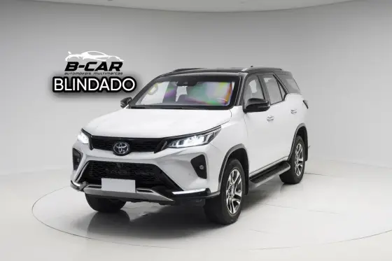 TOYOTA HILUX SW4 2.8 D-4D TURBO DIESEL DIAMOND 7L 4X4 AUTOMÁTICO