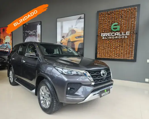 TOYOTA HILUX SW4 2.8 D-4D TURBO DIESEL SRX 7L 4X4 AUTOMÁTICO