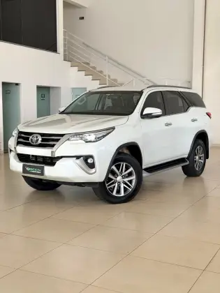 TOYOTA HILUX SW4 2.8 SRX 4X4 16V TURBO INTERCOOLER DIESEL 4P AUTOMÁTICO TOYOTA HILUX SW4 2.8 SRX 4X4 16V TURBO INTERCOOLER DIESEL 4P AUTOMÁTICO
