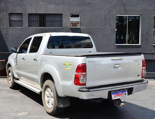 TOYOTA-HILUX-2011