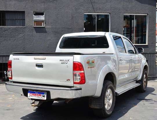 TOYOTA-HILUX-2011