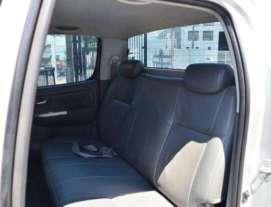 TOYOTA-HILUX-2011