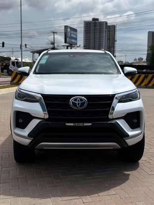 TOYOTA-HILUX SW4-2024