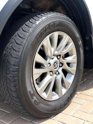 TOYOTA-HILUX SW4-2024