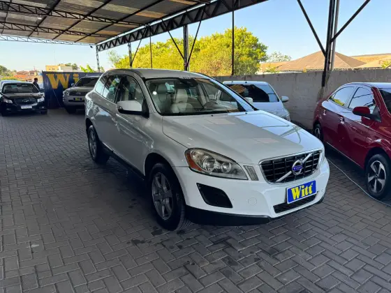 VOLVO XC60 2.0 T5 COMFORT FWD TURBO GASOLINA 4P AUTOMÁTICO VOLVO XC60 2.0 T5 COMFORT FWD TURBO GASOLINA 4P AUTOMÁTICO
