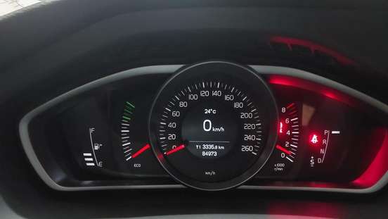 VOLVO-V40-2014