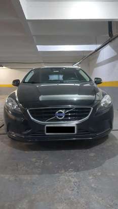 VOLVO-V40-2014