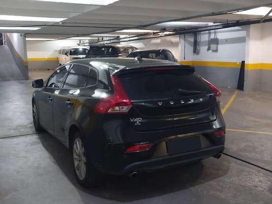 VOLVO-V40-2.0 T4 COMFORT TURBO GASOLINA 4P AUTOMÁTICO VOLVO-V40-2014
