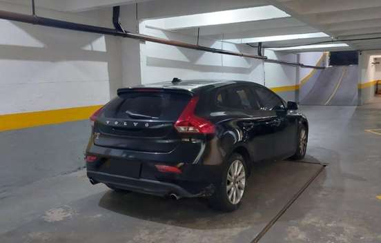 VOLVO-V40-2014