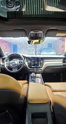 VOLVO-XC60-2021