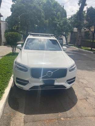 VOLVO-XC90-2018