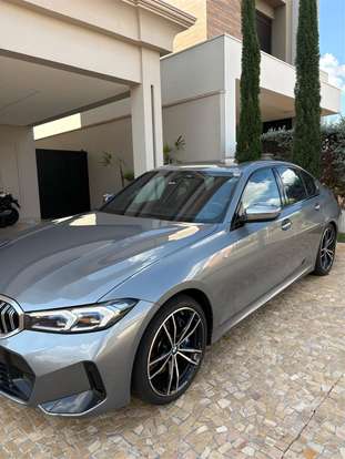 BMW-320i-2023