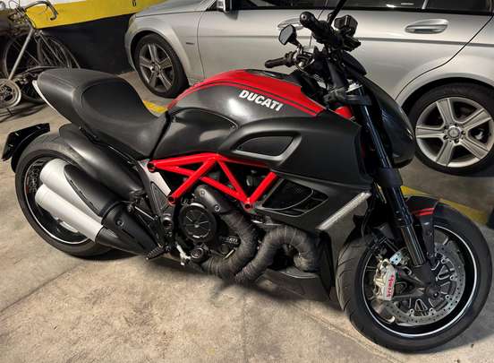 DUCATI-DIAVEL CARBON DUCATI-DIAVEL CARBON-2012