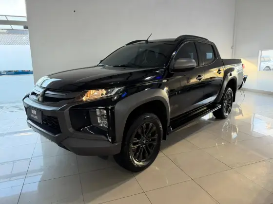 MITSUBISHI L200 TRITON 2.4 16V TURBO DIESEL SPORT OUTDOOR GLS CD 4P 4X4 AUTOMÁTICO MITSUBISHI L200 TRITON 2.4 16V TURBO DIESEL SPORT OUTDOOR GLS CD 4P 4X4 AUTOMÁTICO