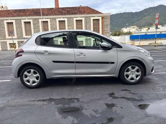 PEUGEOT-208-2016