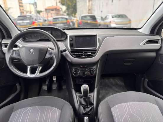 PEUGEOT-208-2016