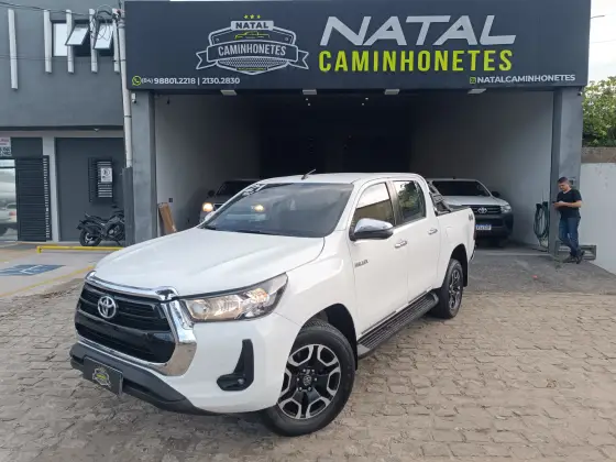 TOYOTA HILUX 2.8 D-4D TURBO DIESEL CD SRV 4X4 AUTOMÁTICO TOYOTA HILUX 2.8 D-4D TURBO DIESEL CD SRV 4X4 AUTOMÁTICO