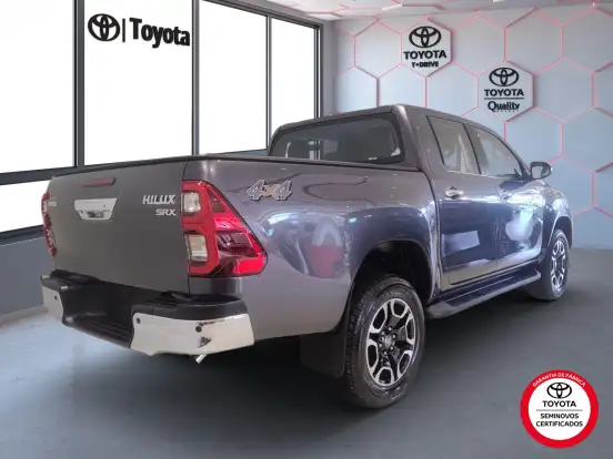 TOYOTA-HILUX-2.8 D-4D TURBO DIESEL CD SRX 4X4 AUTOMÁTICO TOYOTA-HILUX-2025
