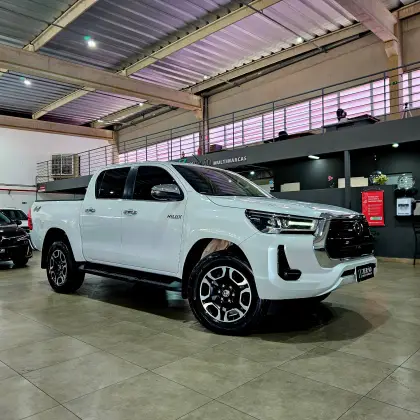 TOYOTA HILUX 2.8 D-4D TURBO DIESEL CD SRX 4X4 AUTOMÁTICO