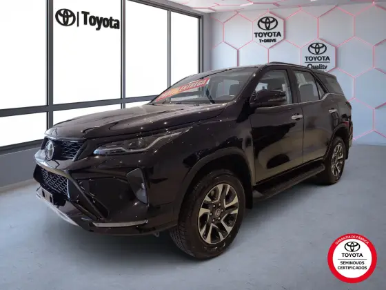 TOYOTA HILUX SW4 2.8 D-4D TURBO DIESEL SRX PLATINUM 7L 4X4 AUTOMÁTICO