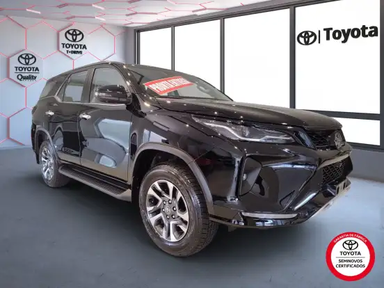 TOYOTA-HILUX SW4-2.8 D-4D TURBO DIESEL SRX PLATINUM 7L 4X4 AUTOMÁTICO TOYOTA-HILUX SW4-2025