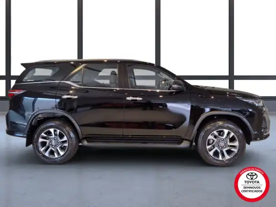 TOYOTA-HILUX SW4-2025